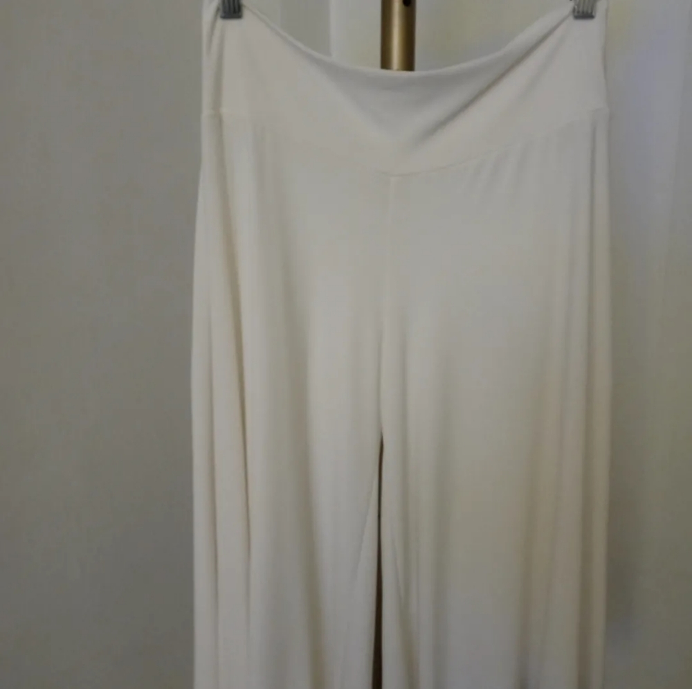 Love in Women's Shorts / Dress Shorts - Pre Owned - Good Condition